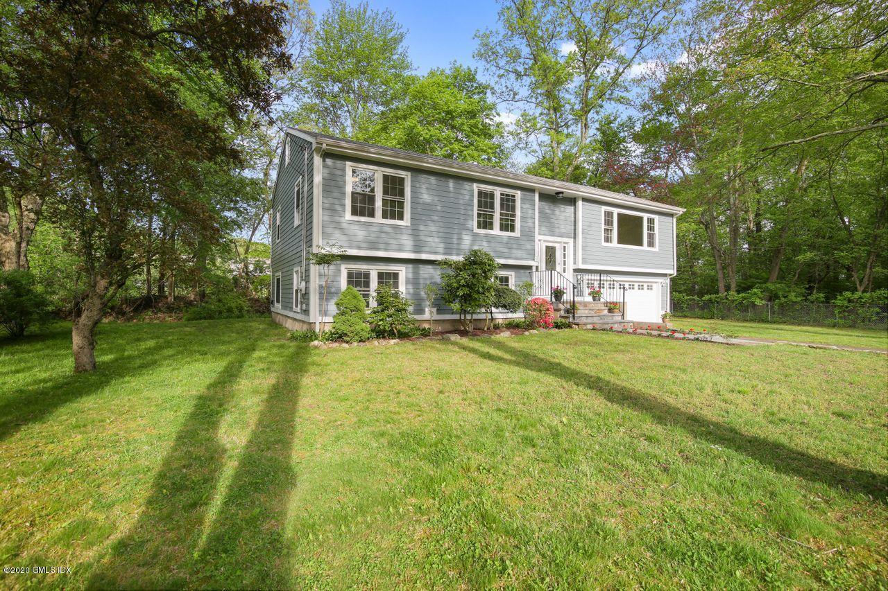 63 Lancer Road Riverside, CT 06878 - Photo 2 of 39 002