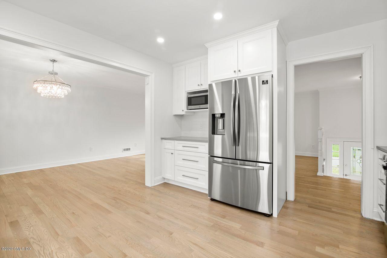 63 Lancer Road Riverside, CT 06878 - Photo 25 of 39 025