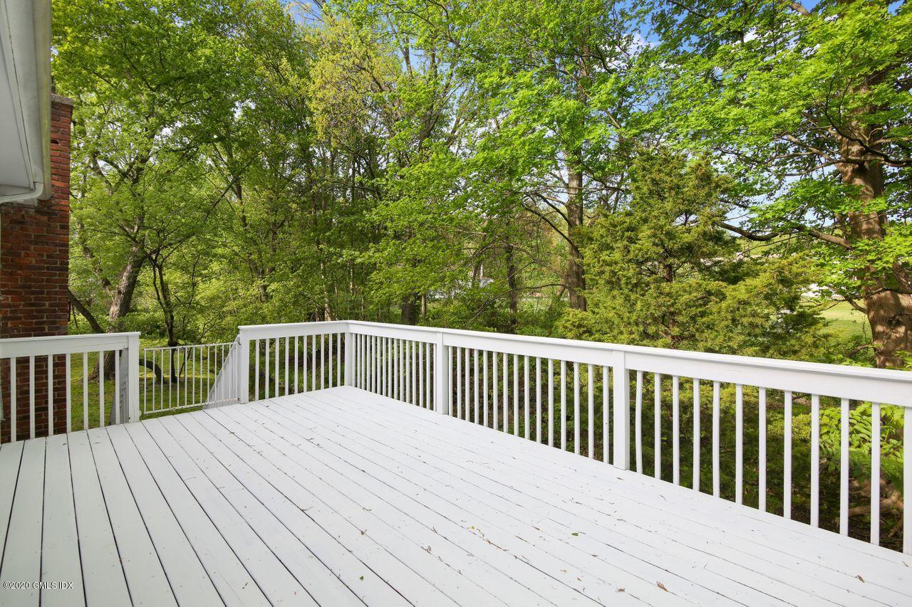 63 Lancer Road Riverside, CT 06878 - Photo 5 of 39 005