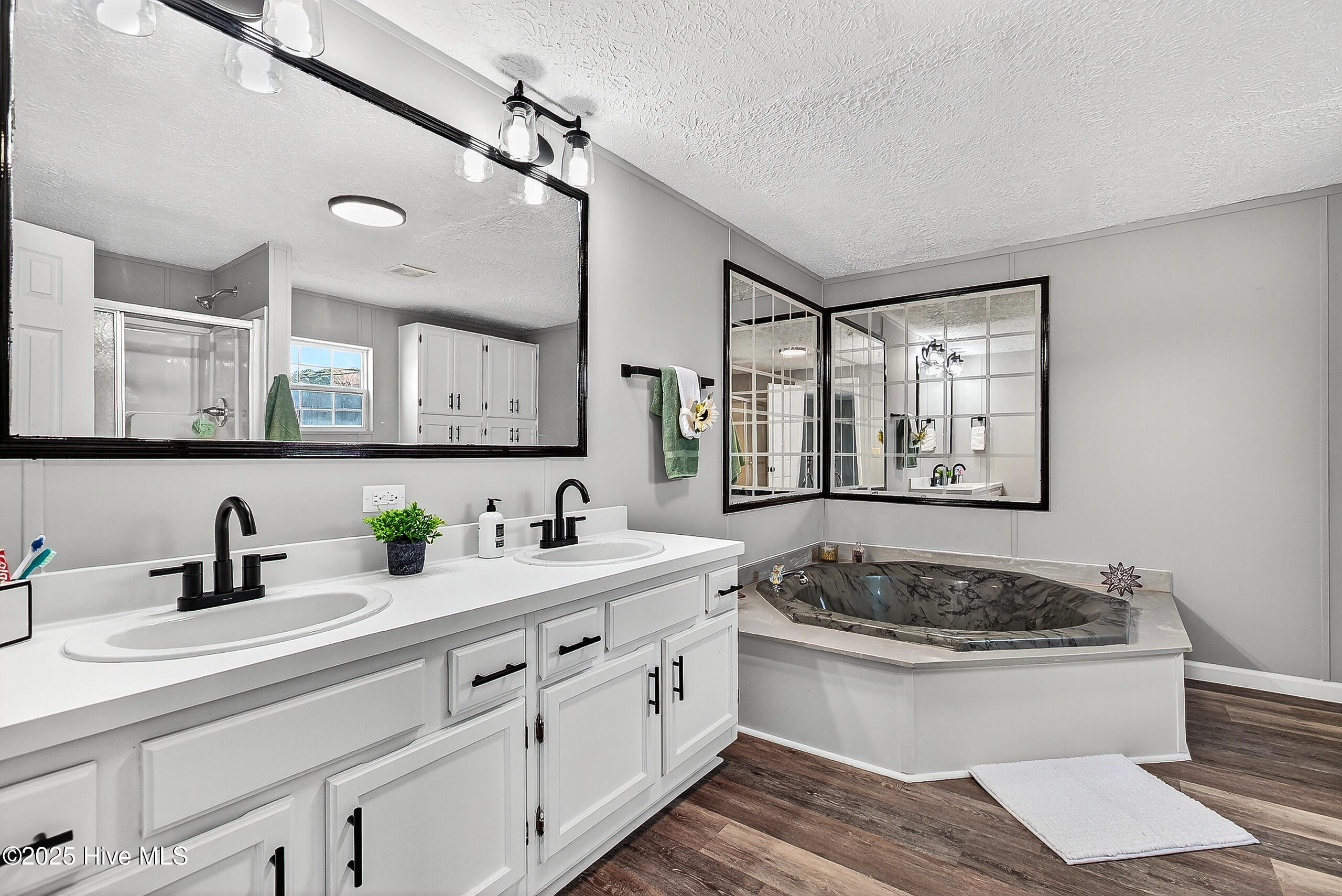 1500 Kader Merritt Road Rose Hill, NC 28458 - Photo 19 of 43 Primary Bath