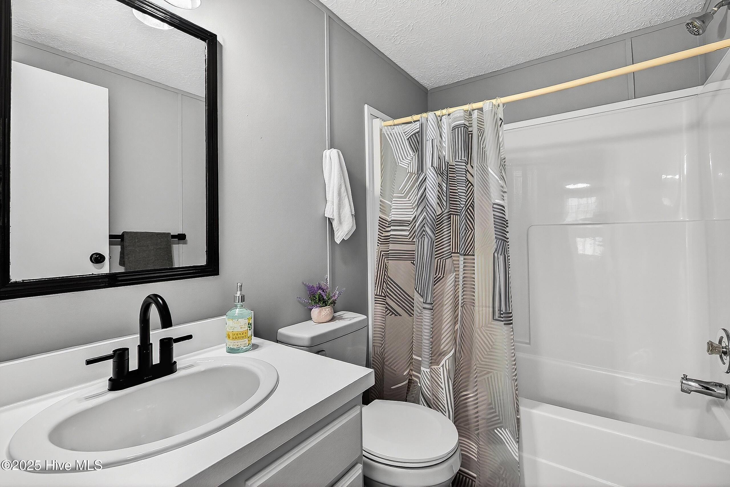 1500 Kader Merritt Road Rose Hill, NC 28458 - Photo 25 of 43 Guest Bath