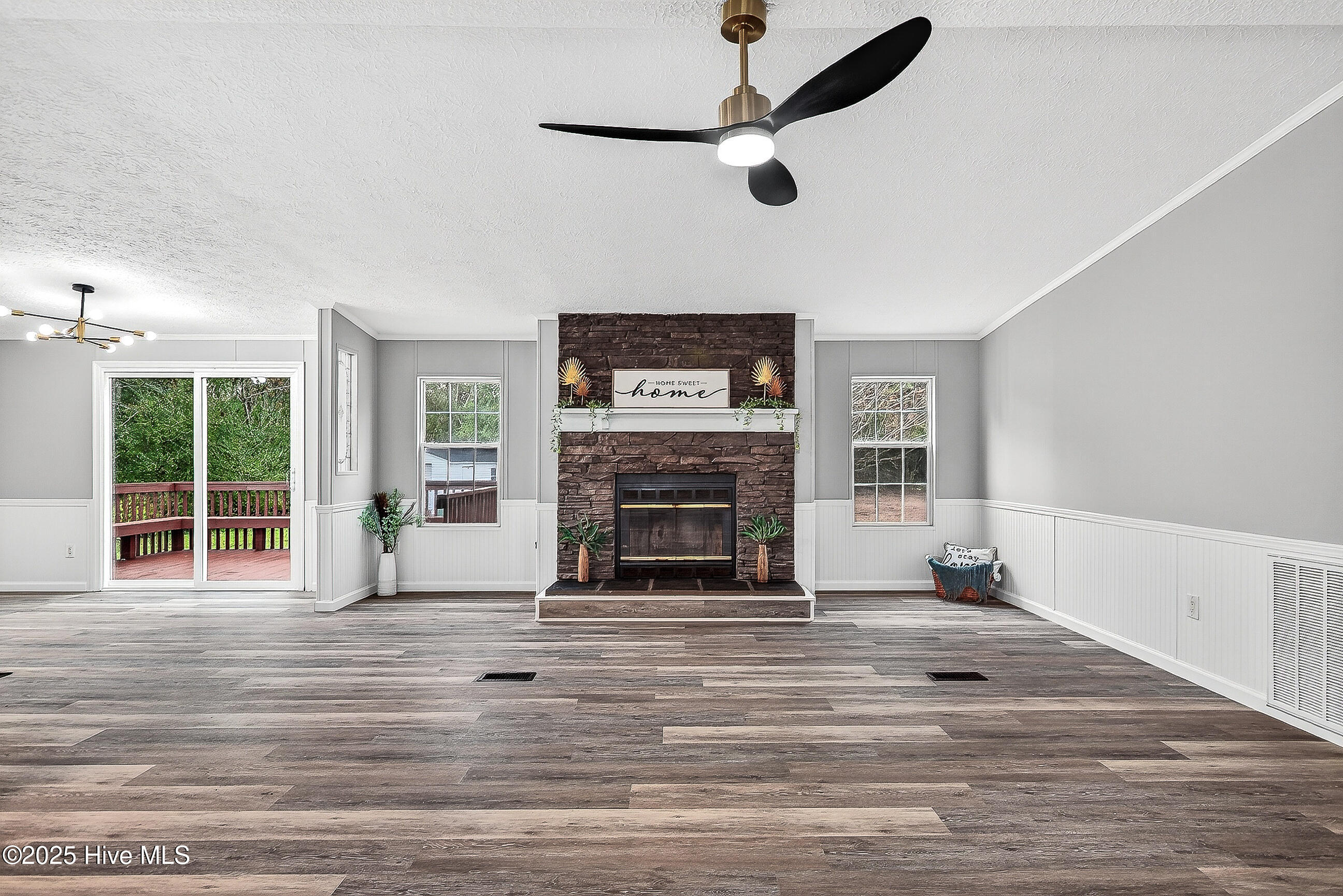 1500 Kader Merritt Road Rose Hill, NC 28458 - Photo 7 of 43 Living Room