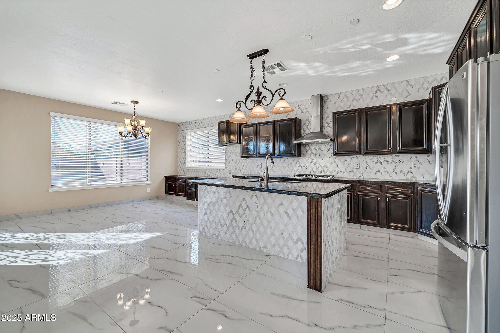 mls_13611 W Merrell St-14