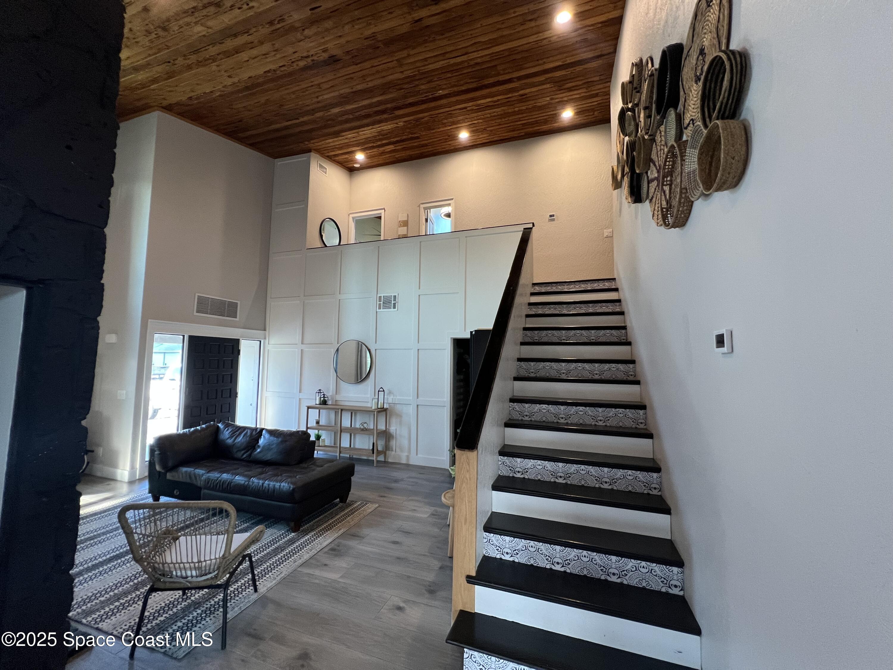 240 Provincial Drive Melbourne, FL 32903 - Photo 6 of 26 Stairs/Front Entry