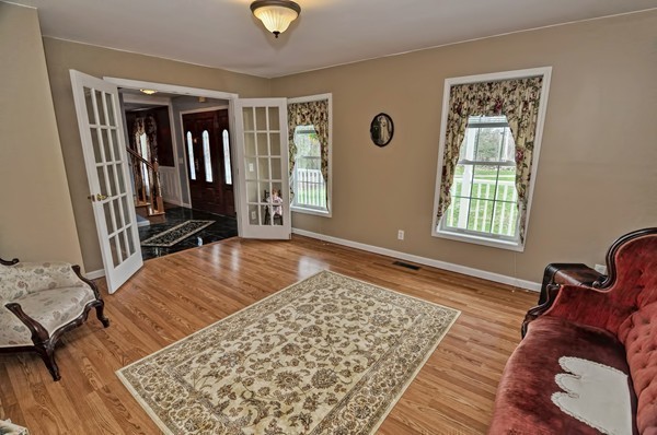 121 Stone School Road Sutton, MA 01590 - Photo 7 of 30