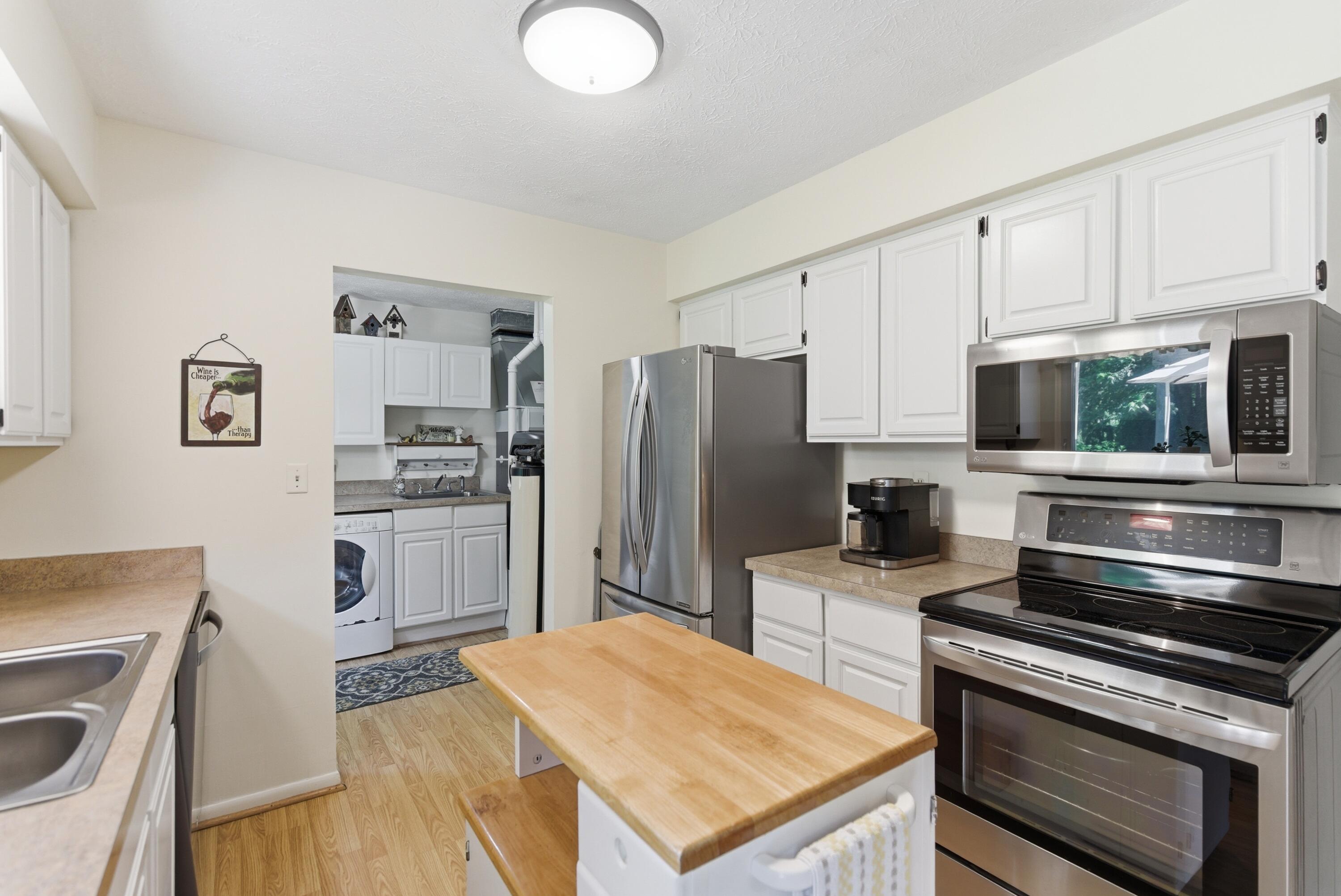 2452 Moore Place Howell, MI 48843 - Photo 17 of 48 30-DSC07190