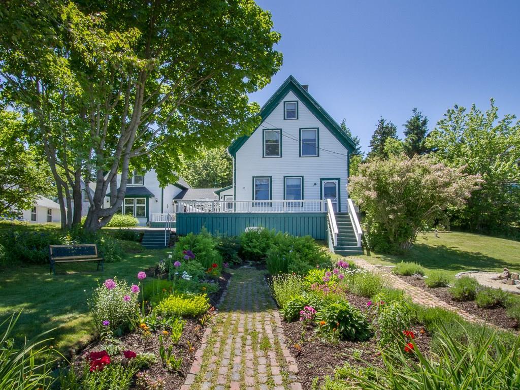 The antique Farmhouse is unchanged...