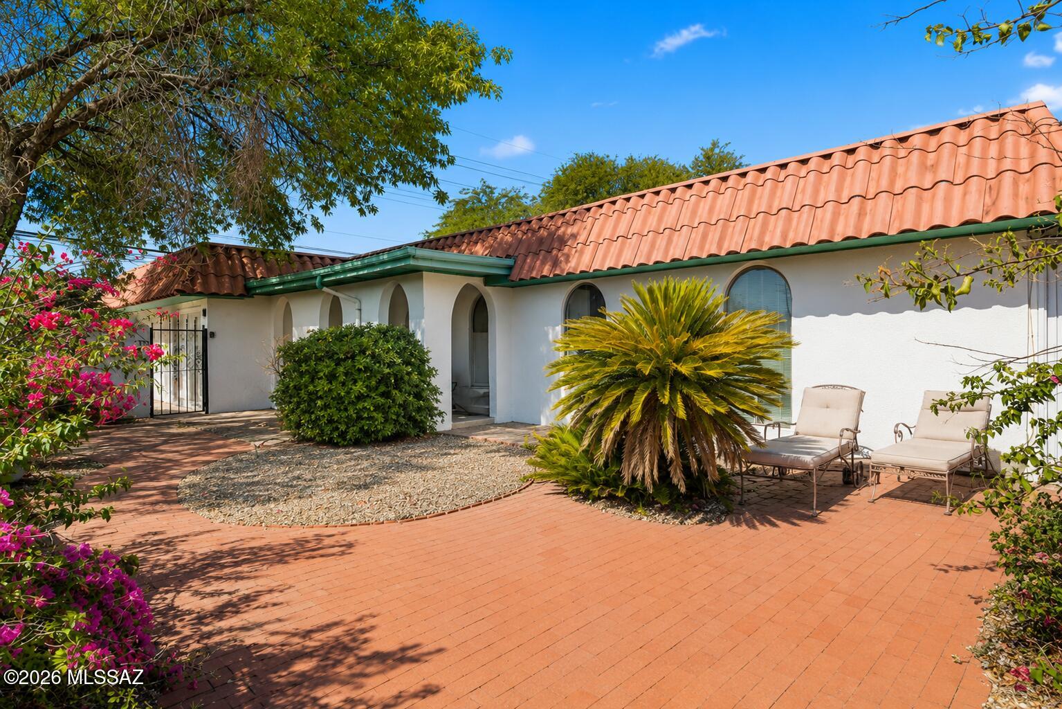601 North Ruston Avenue Tucson, AZ 85711 - Photo 5 of 24 Front courtyard