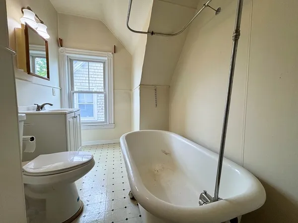$2,200 | 23 Park Road, Unit 3, Belmont, MA 02478