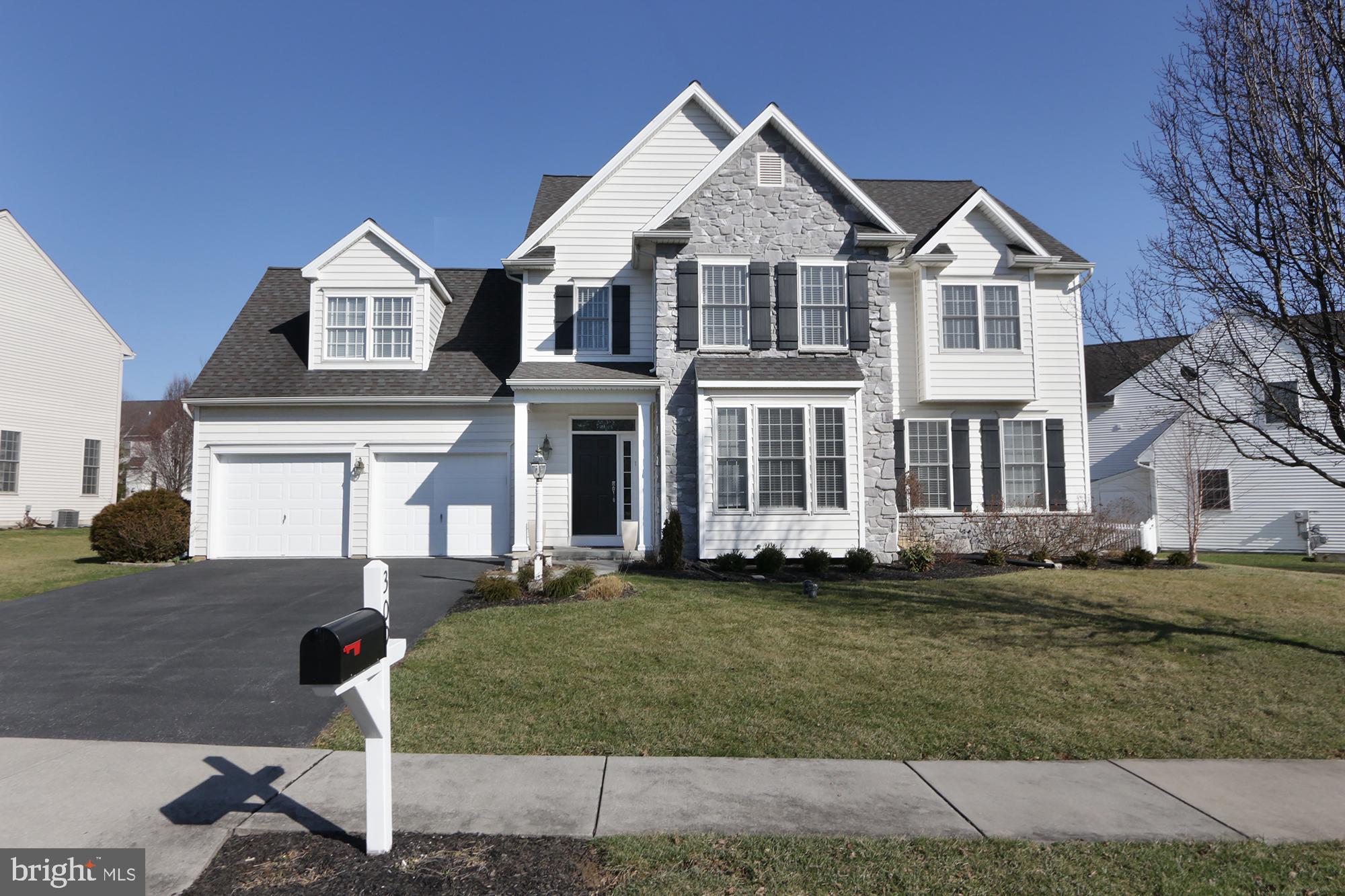 309 Bloomfield Drive Lititz, PA 17543 - Photo 1 of 50 Front of home