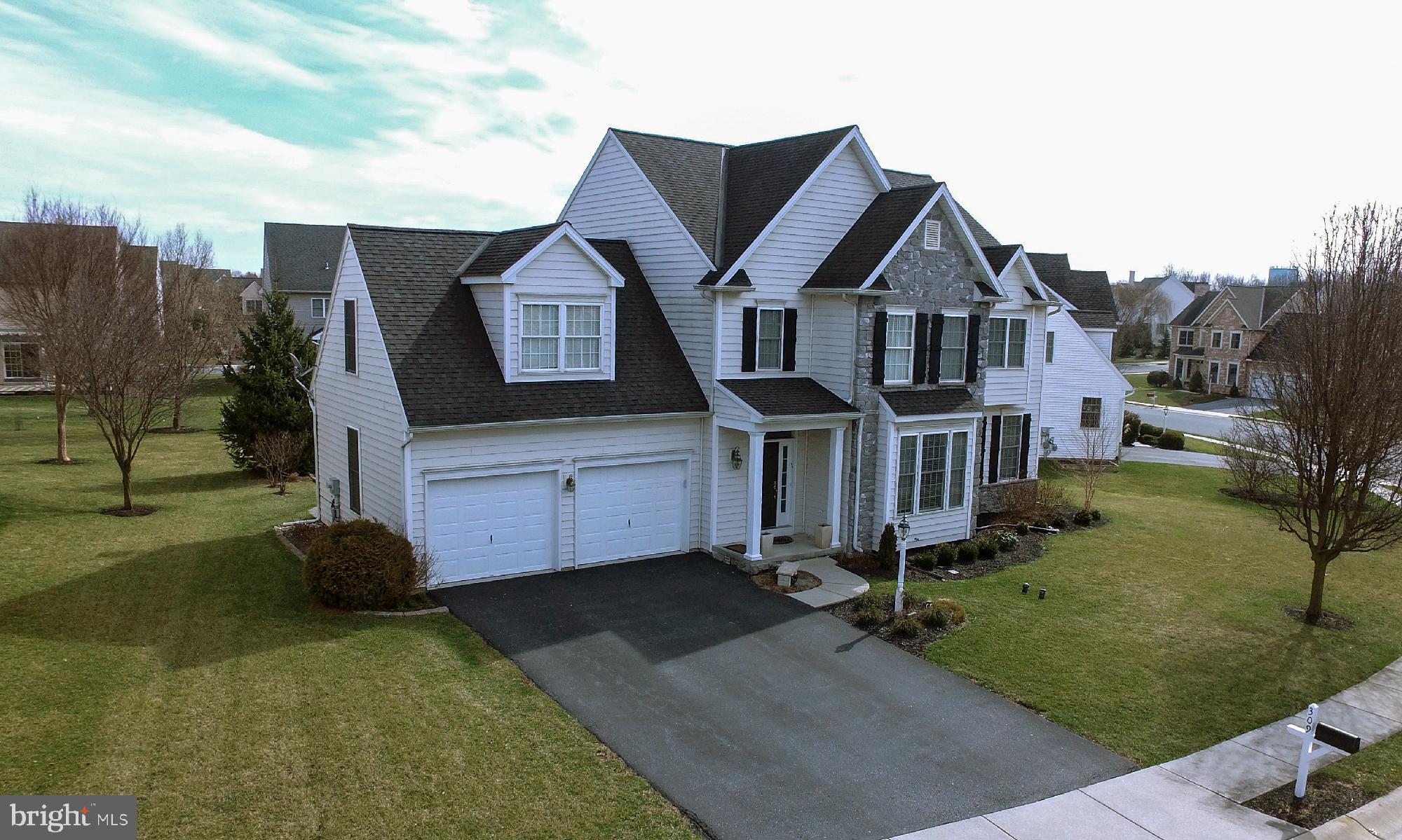 309 Bloomfield Drive Lititz, PA 17543 - Photo 4 of 50 Front of home