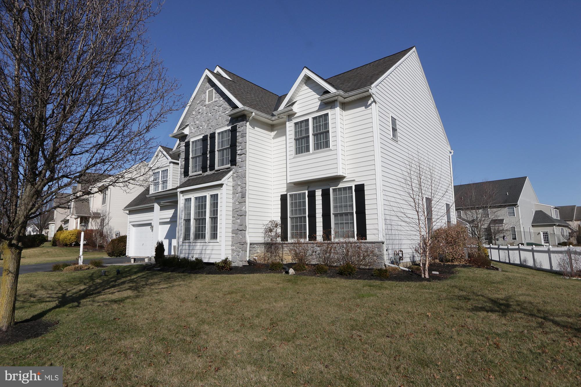 309 Bloomfield Drive Lititz, PA 17543 - Photo 5 of 50 Front of hom