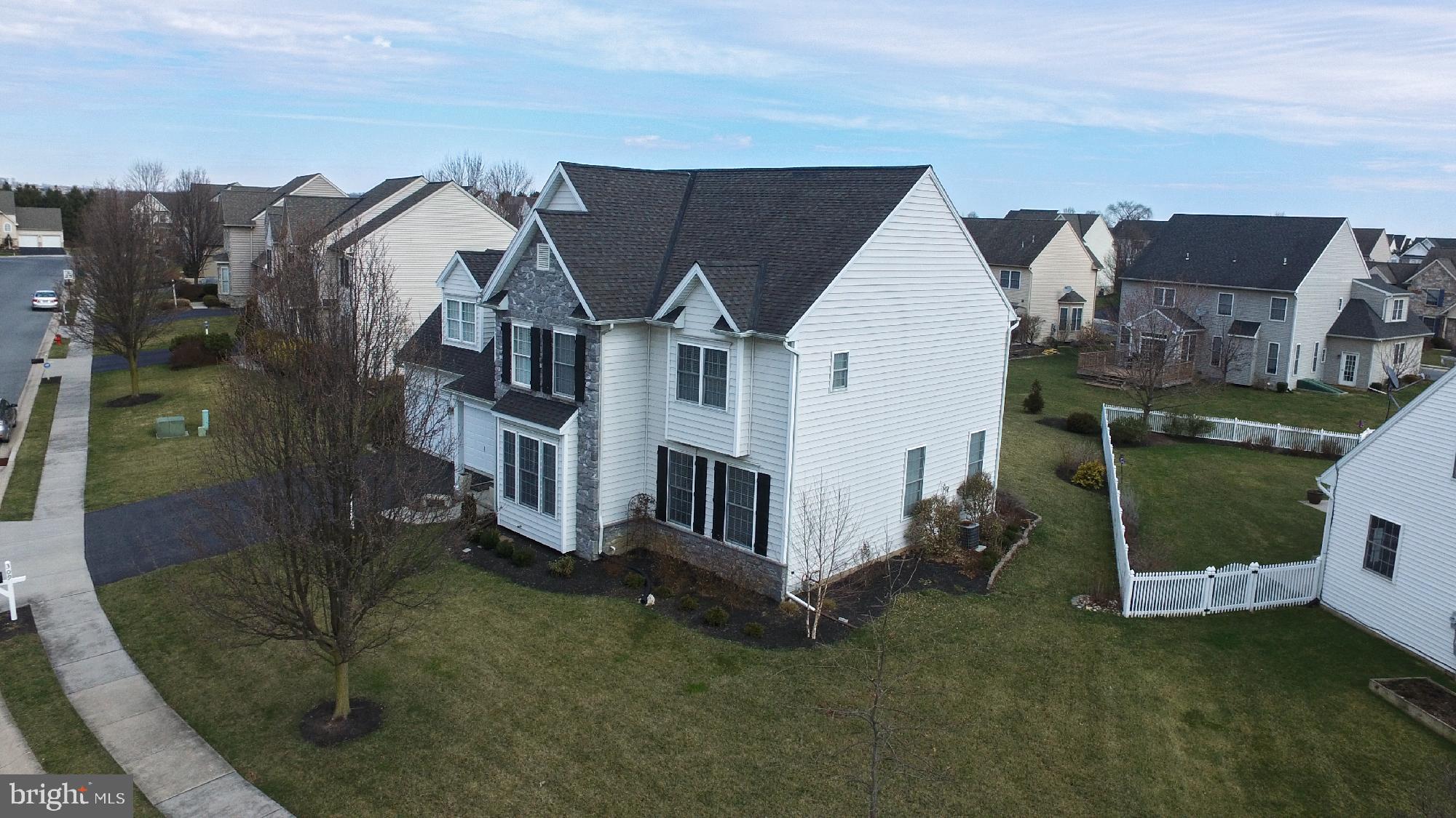 309 Bloomfield Drive Lititz, PA 17543 - Photo 6 of 50 Front of home