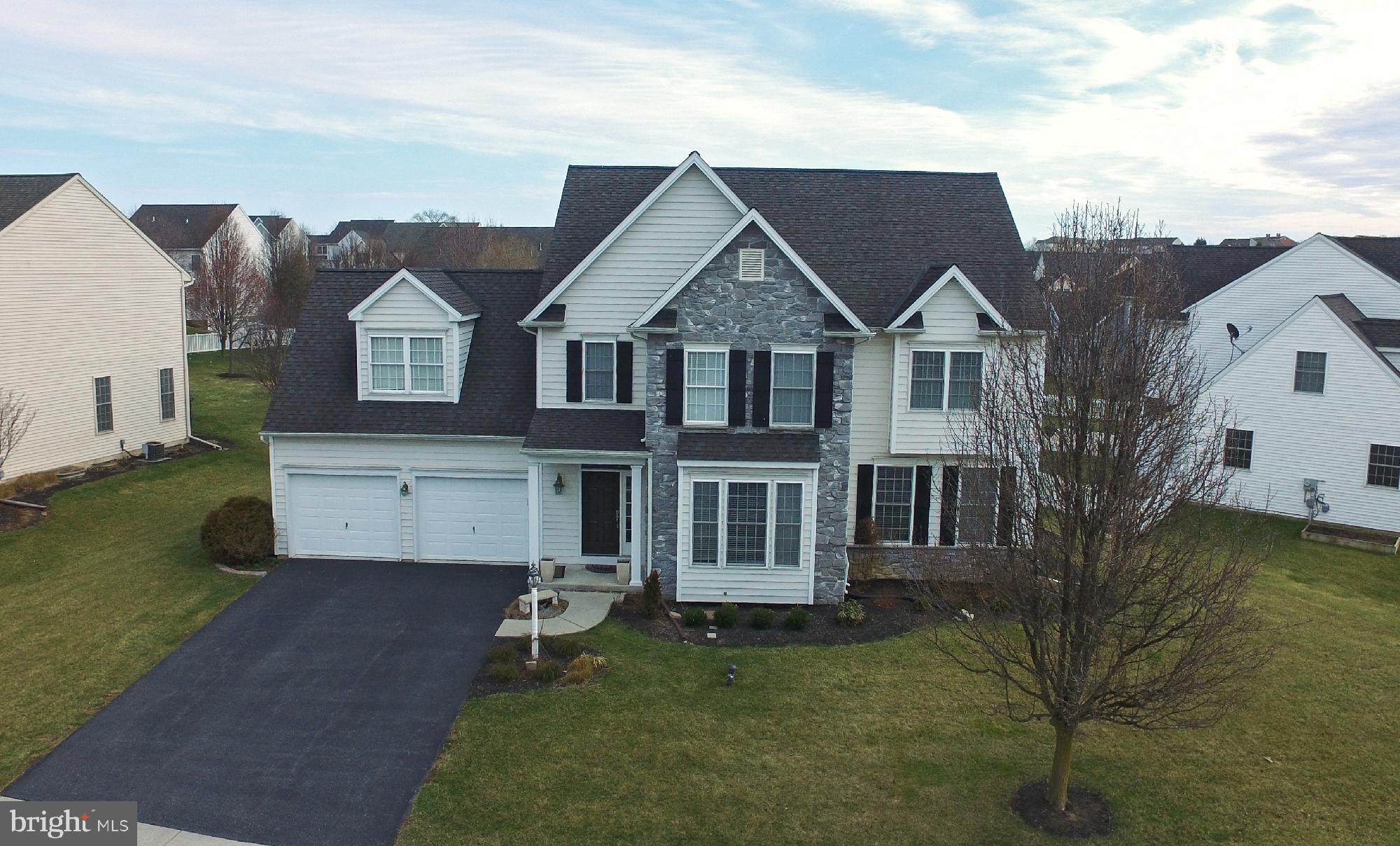 309 Bloomfield Drive Lititz, PA 17543 - Photo 7 of 50 Front of home