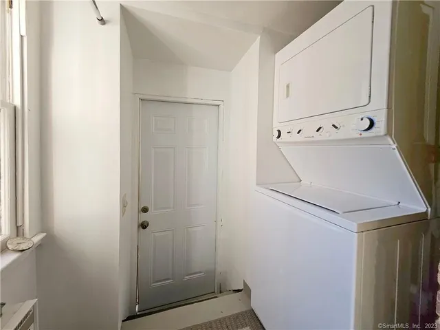 a view of utility room