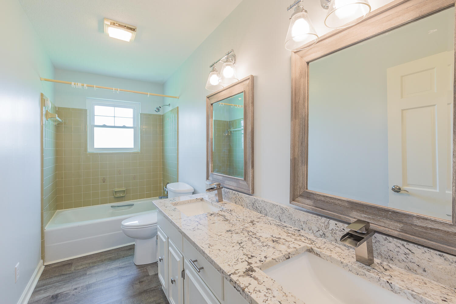 1704 Gray Road Chattanooga, TN 37421 - Photo 8 of 26 1704 Gray Road HD_ Hall Bath