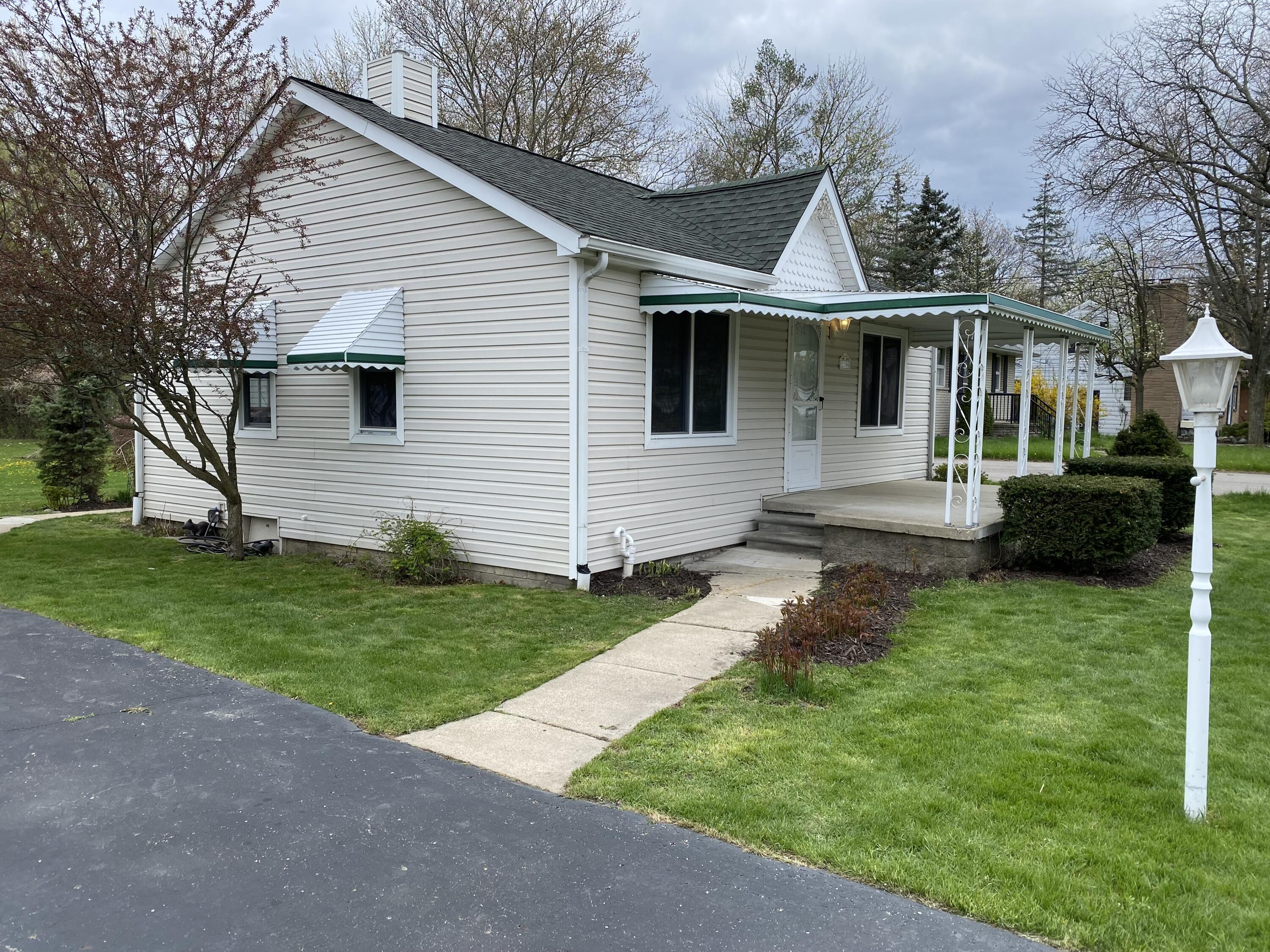 2790 Wisconsin Road Troy, MI 48083 - Photo 2 of 13 IMG_5121