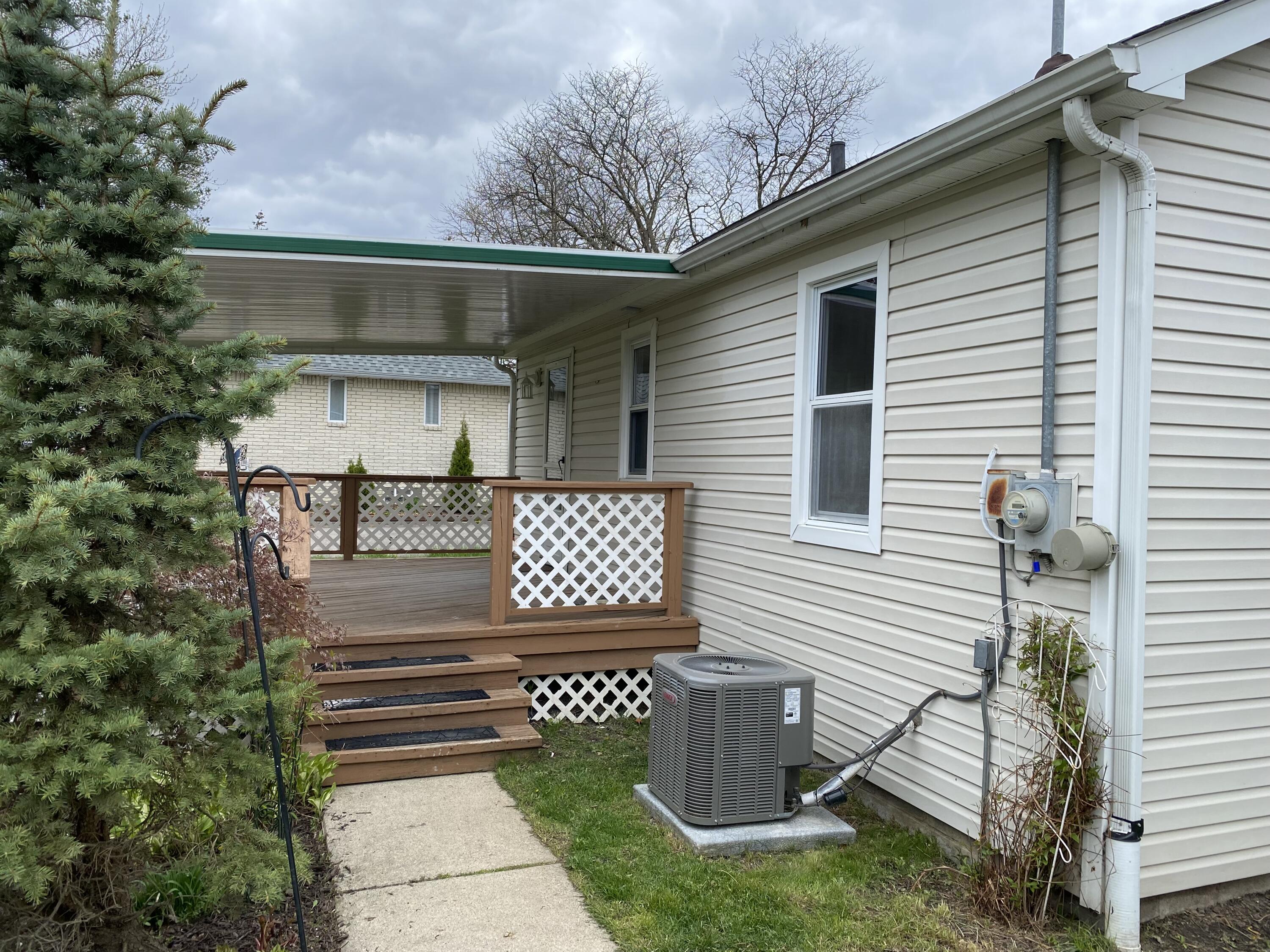 2790 Wisconsin Road Troy, MI 48083 - Photo 3 of 13 IMG_5129