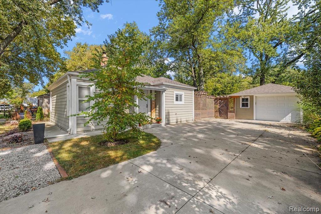 3239 Crooks Road Rochester Hills, MI 48309 - Photo 1 of 20
