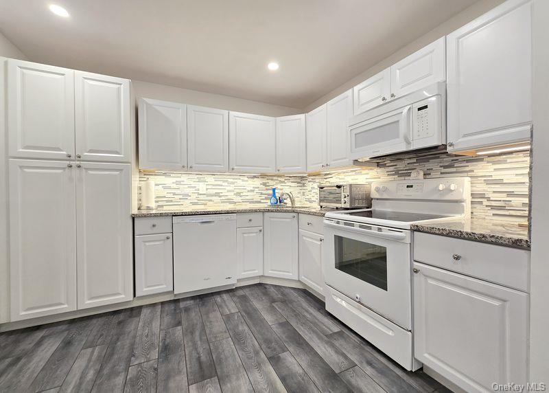 239 Birchwood Road Coram, NY 11727 - Photo 11 of 31