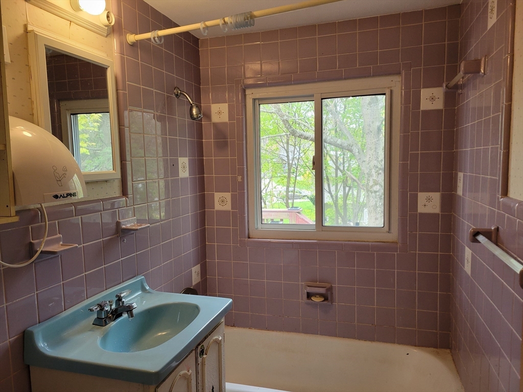 28 Dodge Road Boston, MA 02136 - Photo 10 of 16