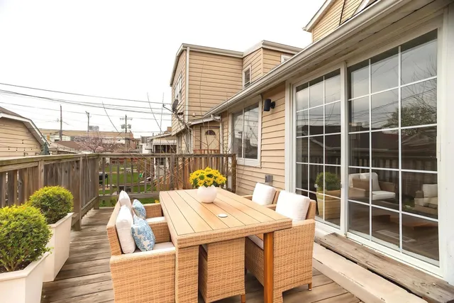 $674,900 | 5529 West Cornelia Avenue, Chicago, IL 60641