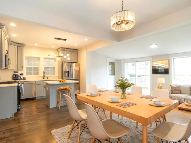 $674,900 | 5529 West Cornelia Avenue, Chicago, IL 60641