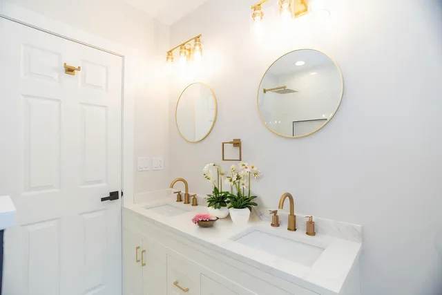 $674,900 | 5529 West Cornelia Avenue, Chicago, IL 60641