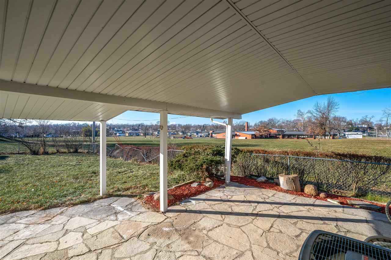 3821 Clark Road Southeast Cedar Rapids, IA 52403 - Photo 5 of 37 Gallery Image 5