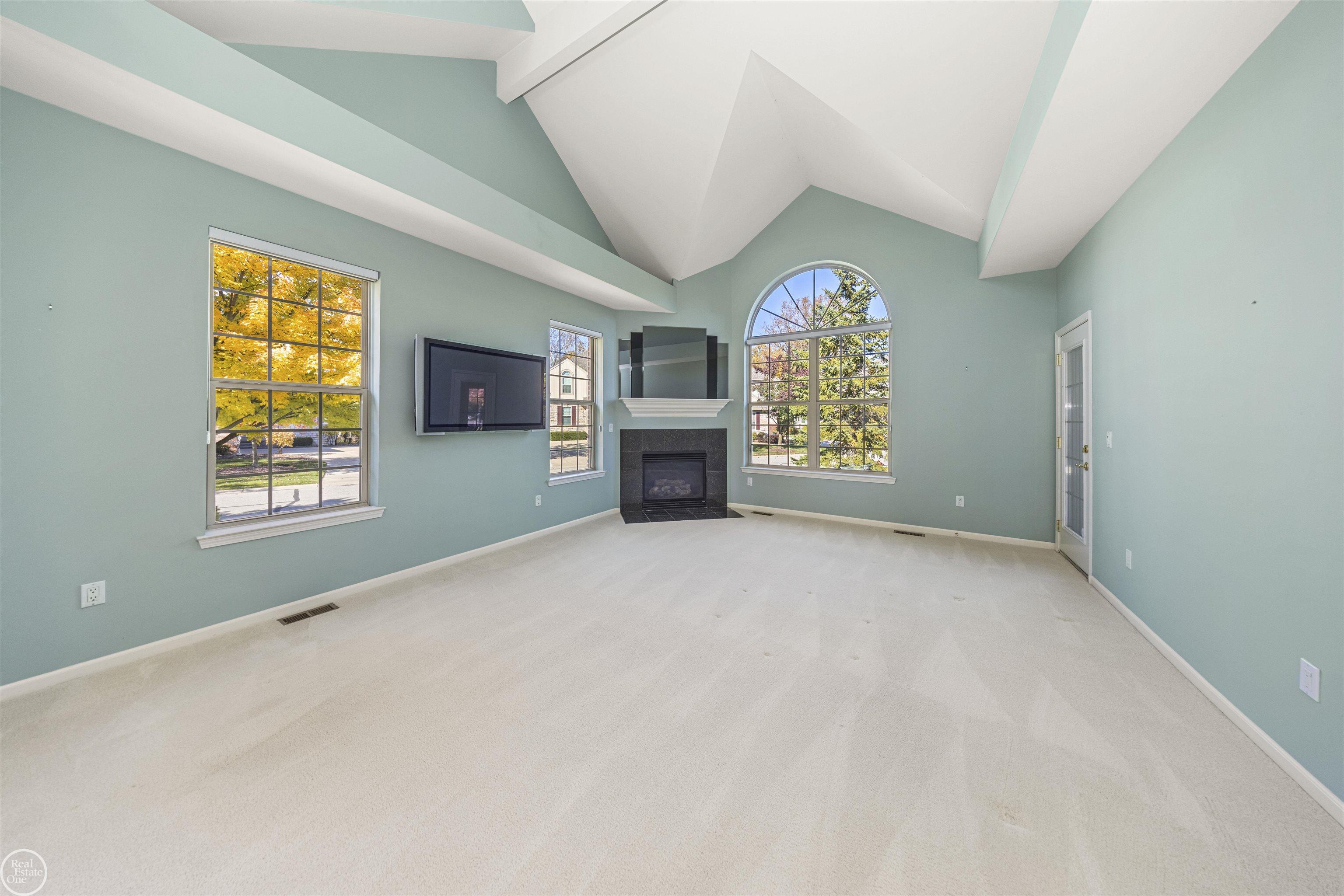 3582 Winding Brk Circle Rochester, MI 48309 - Photo 5 of 60 50167981-2185A525-7D74-41CF-B807-A270E8C6E6E3.JPG