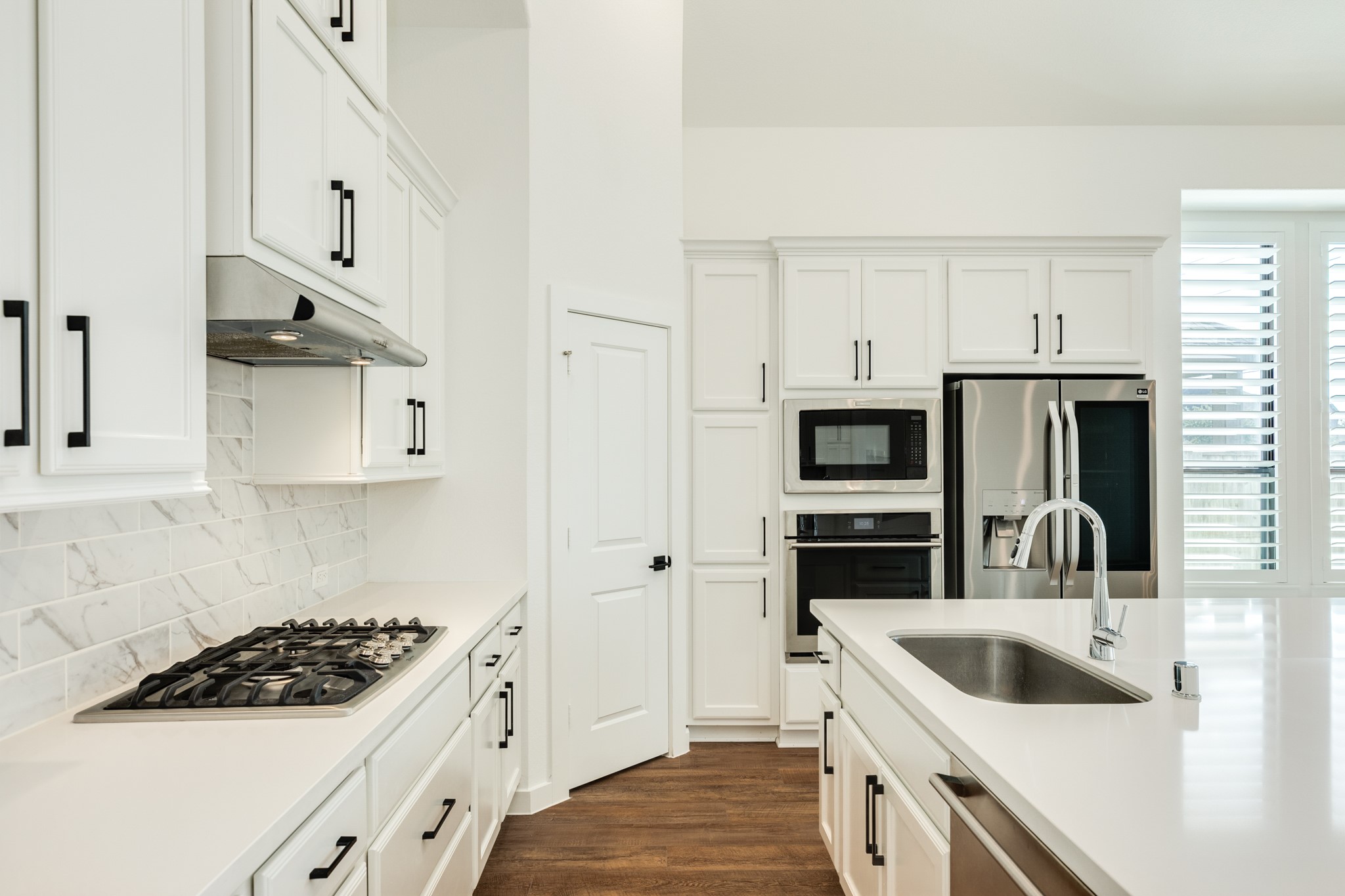 3806 Shackleton Court Rosharon, TX 77583 - Photo 17 of 50 Kitchen features a gas range top, built-in convection oven, and microwave, with ample storage space, refrigerator remains with the home