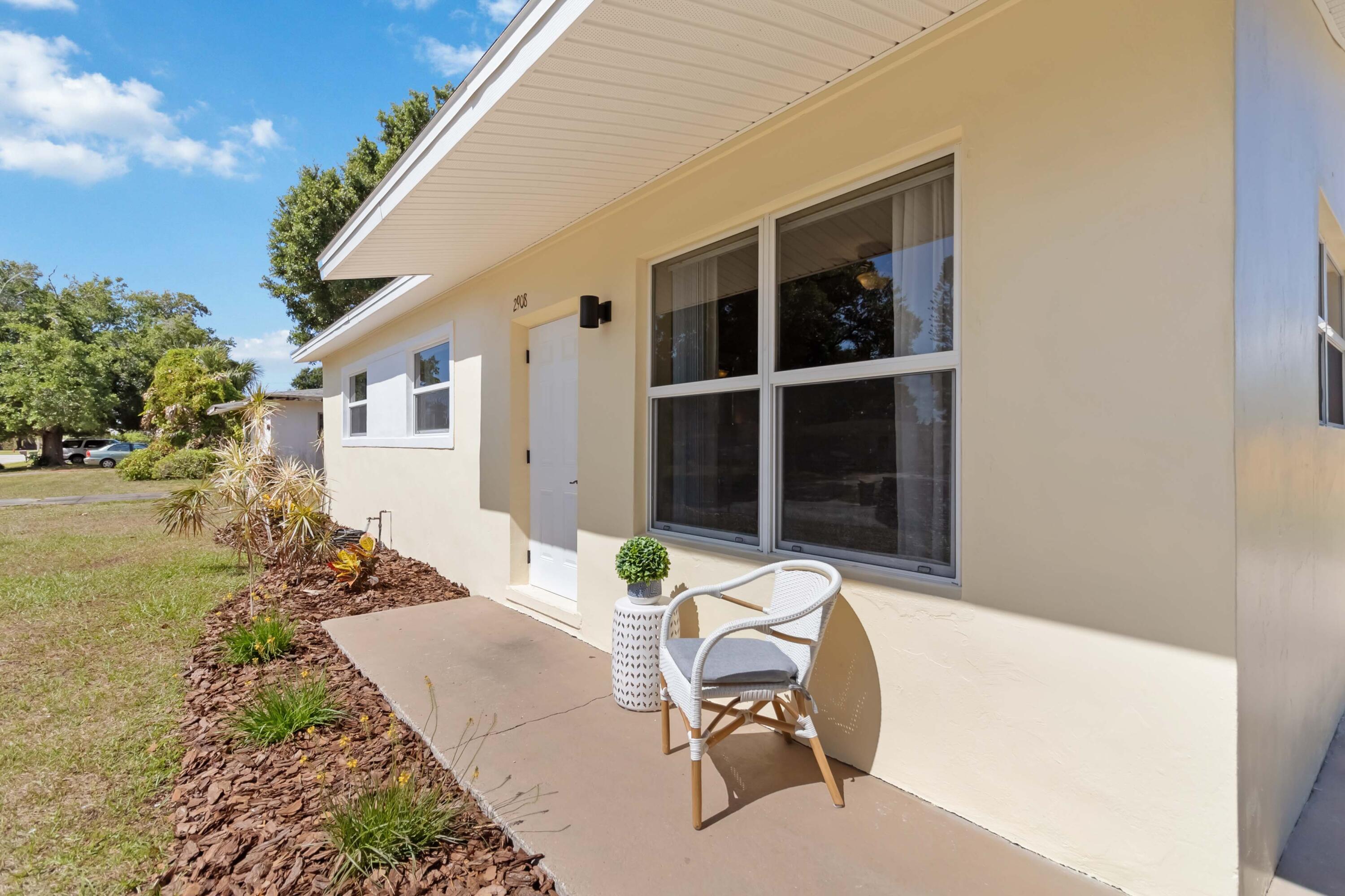 2908 Emory Street Melbourne, FL 32901 - Photo 2 of 34 004