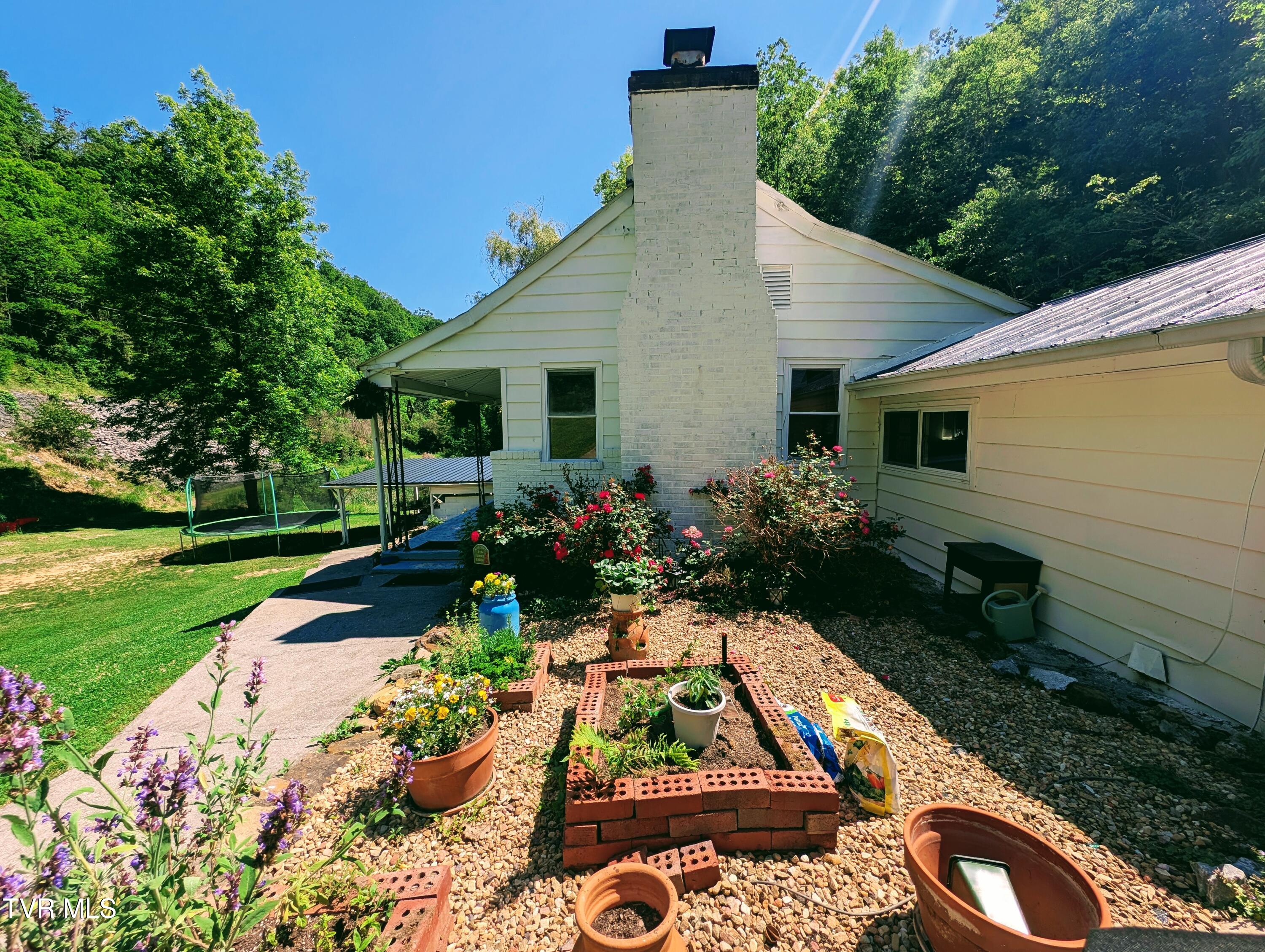 3058 Aily Road Dante, VA 24237 - Photo 7 of 54 1000022406
