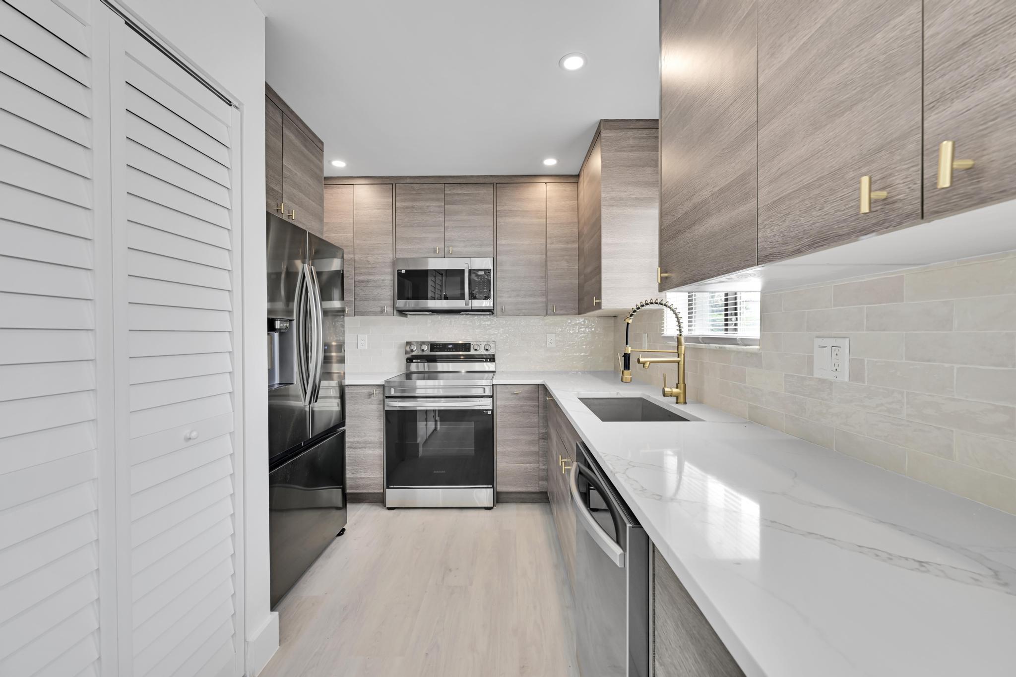 159 Northwest 70th Street, Unit 401 Boca Raton, FL 33487 - Photo 9 of 26 159 NW 70th St #401 Boca 00014