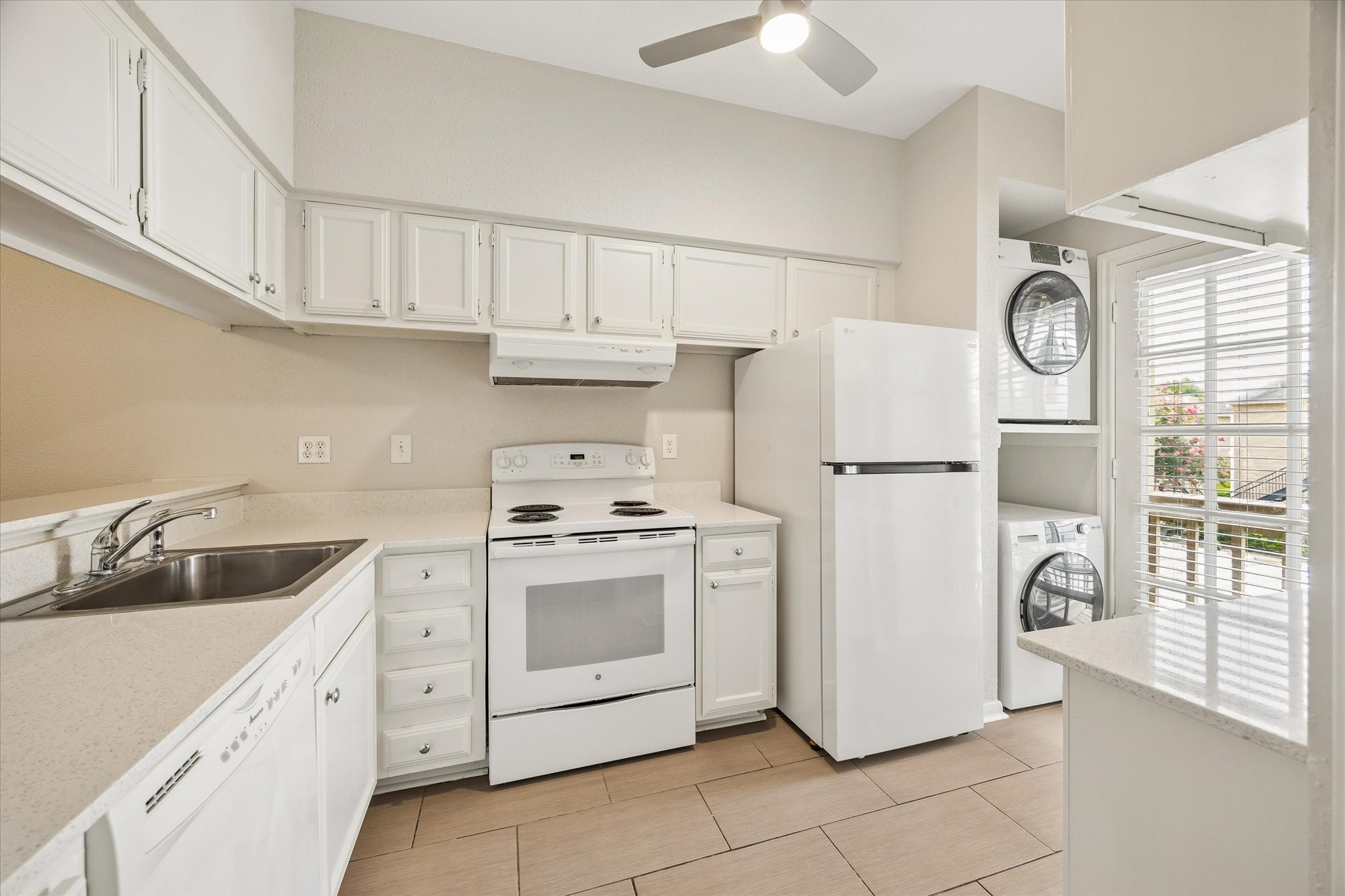 718 Bering Drive, Unit B Houston, TX 77057 - Photo 9 of 25