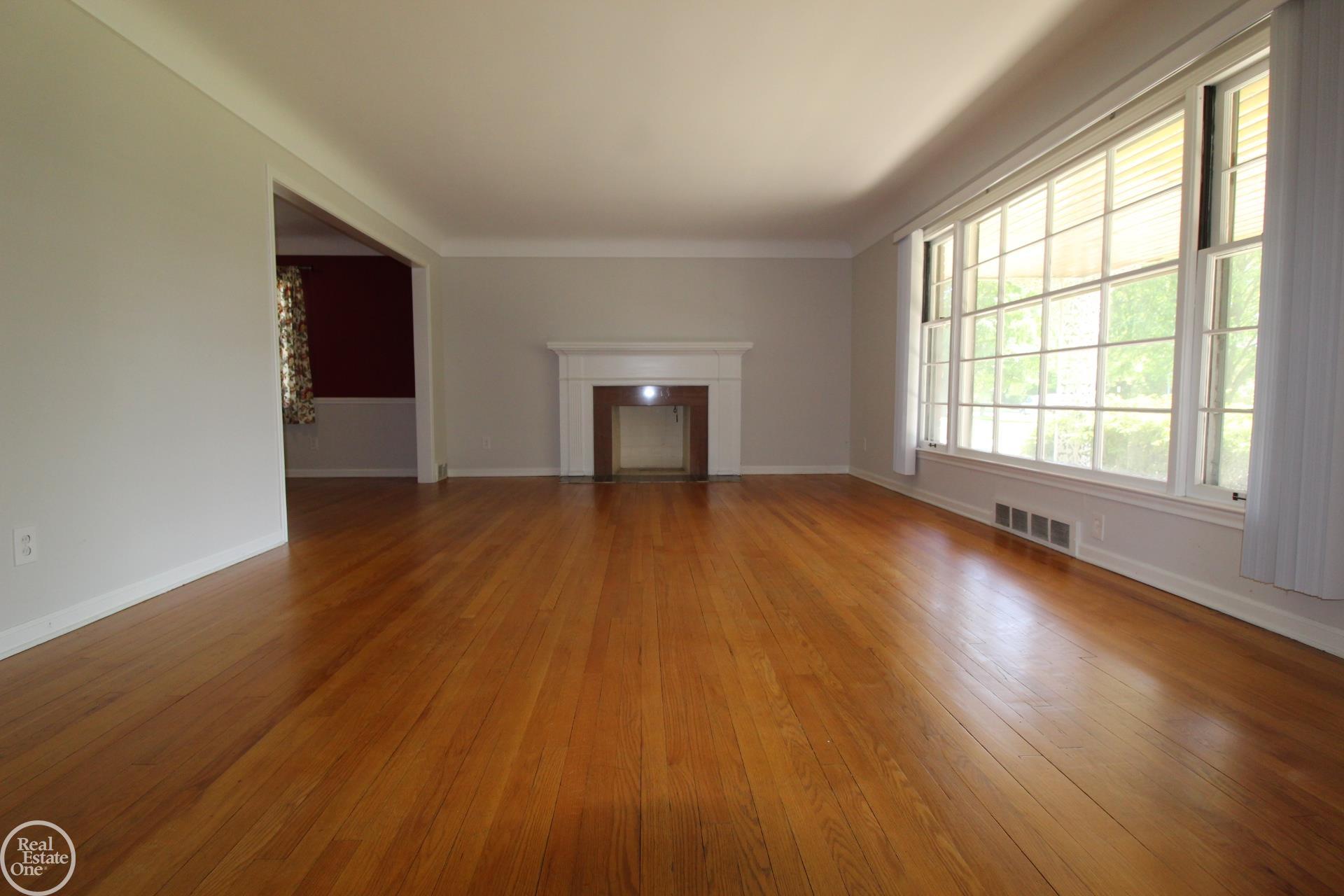 1320 Devonshire Road Grosse Pointe, MI 48230 - Photo 6 of 57 50112447-5.JPG