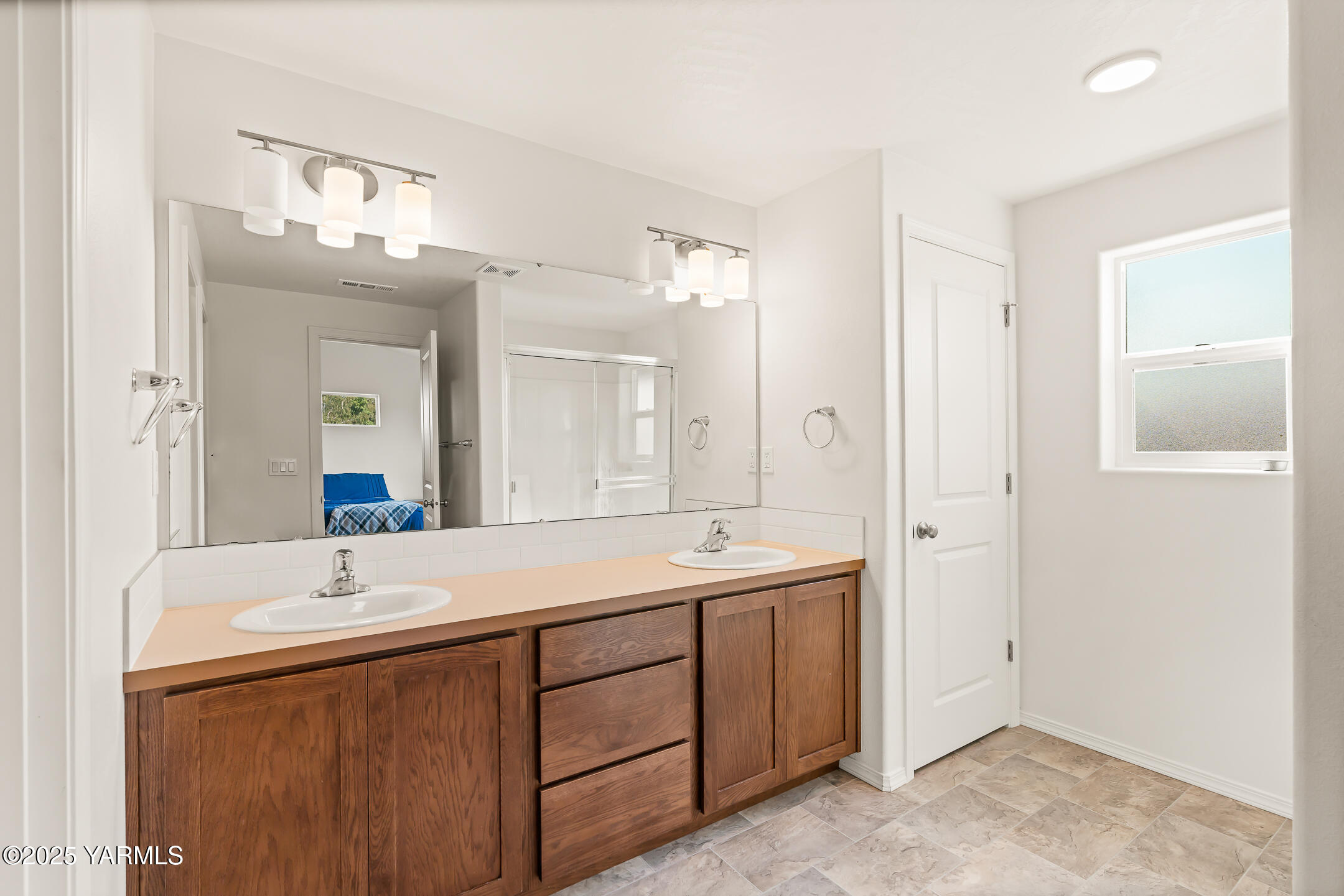 12312 Nelson Road Yakima, WA 98903 - Photo 16 of 36 a bathroom with a sink and a mirror