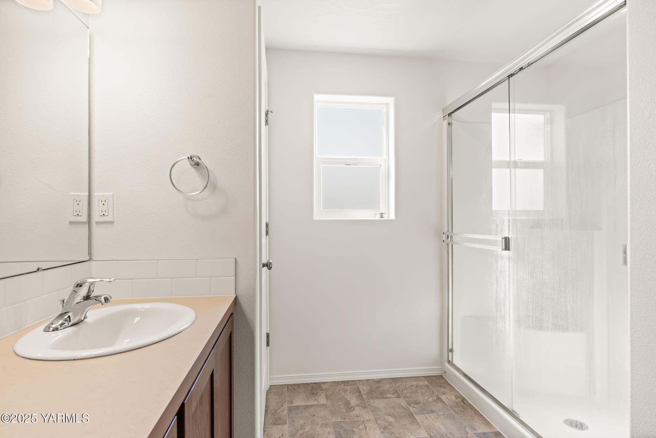 12312 Nelson Road Yakima, WA 98903 - Photo 17 of 36 a bathroom with a sink a mirror and a shower