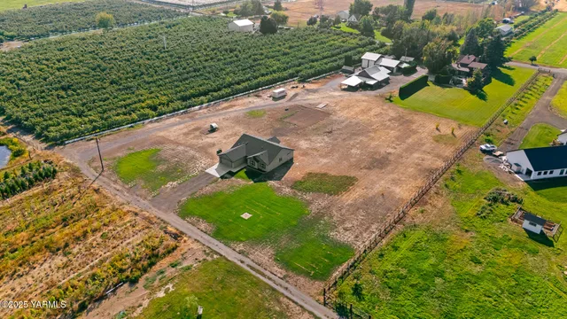 a view of a backyard of the house