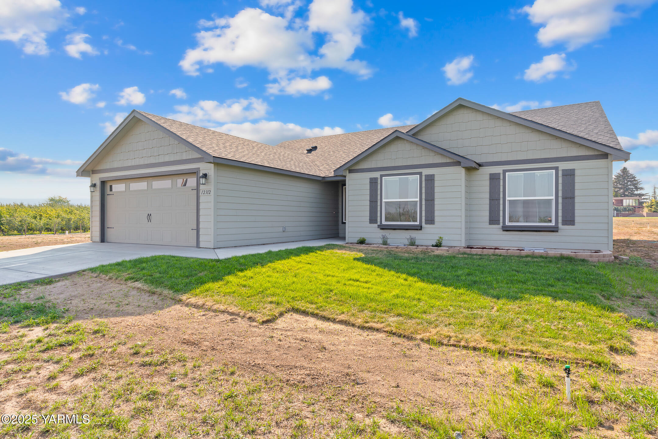 12312 Nelson Road Yakima, WA 98903 - Photo 4 of 36 a view of outdoor space yard and garage