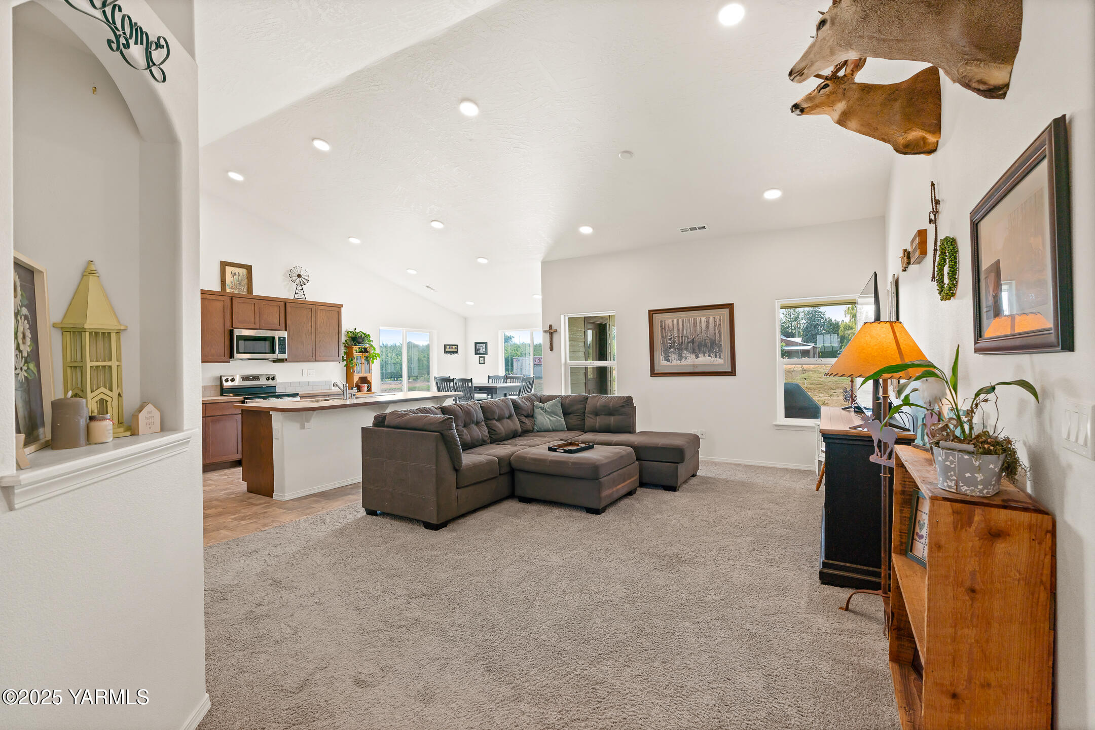12312 Nelson Road Yakima, WA 98903 - Photo 7 of 36 a living room with furniture and flat screen tv