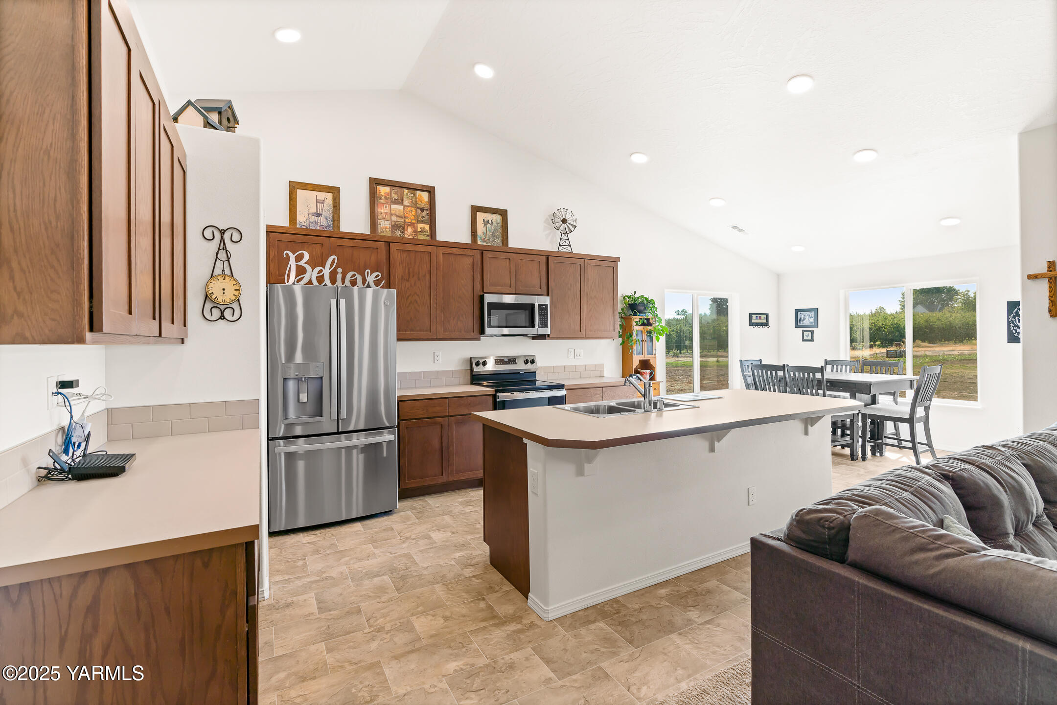 12312 Nelson Road Yakima, WA 98903 - Photo 9 of 36 a kitchen with stainless steel appliances kitchen island granite countertop a refrigerator and a stove top oven