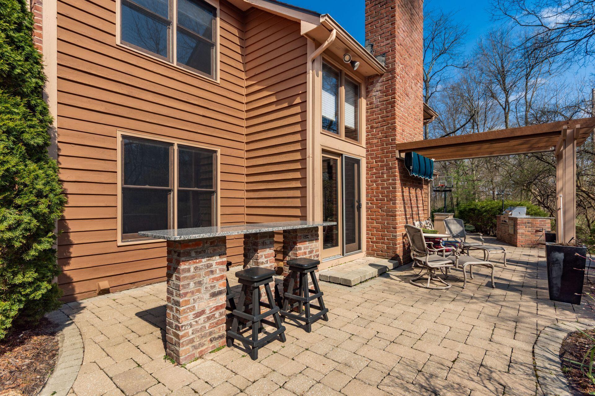 941 Robbins Way Columbus, OH 43085 - Photo 51 of 64 Patio with Bar