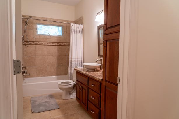 526 McDonald Road Murphy, NC 28906 - Photo 17 of 72 Hall bath