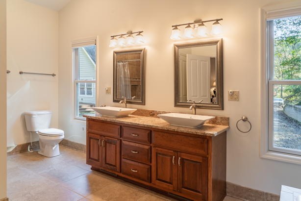 526 McDonald Road Murphy, NC 28906 - Photo 27 of 72 Deep soaker tub