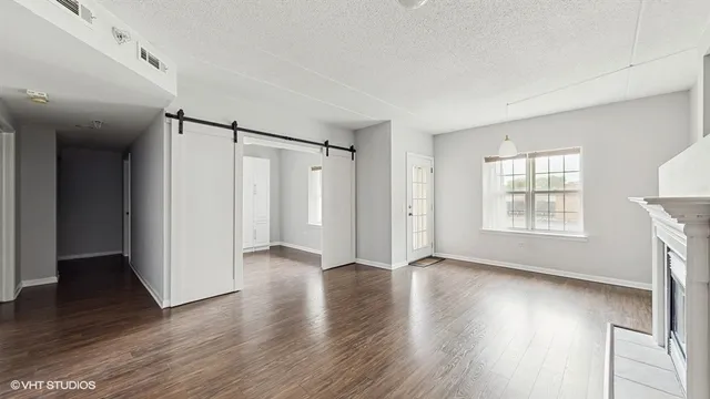 $425,000 | 210 North Addison Avenue, Unit 202, Elmhurst, IL 60126