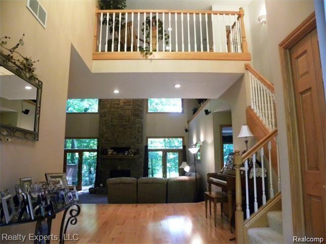 6328 Stofer Road Chelsea, MI 48118 - Photo 3 of 29 3 foyer.jpg
