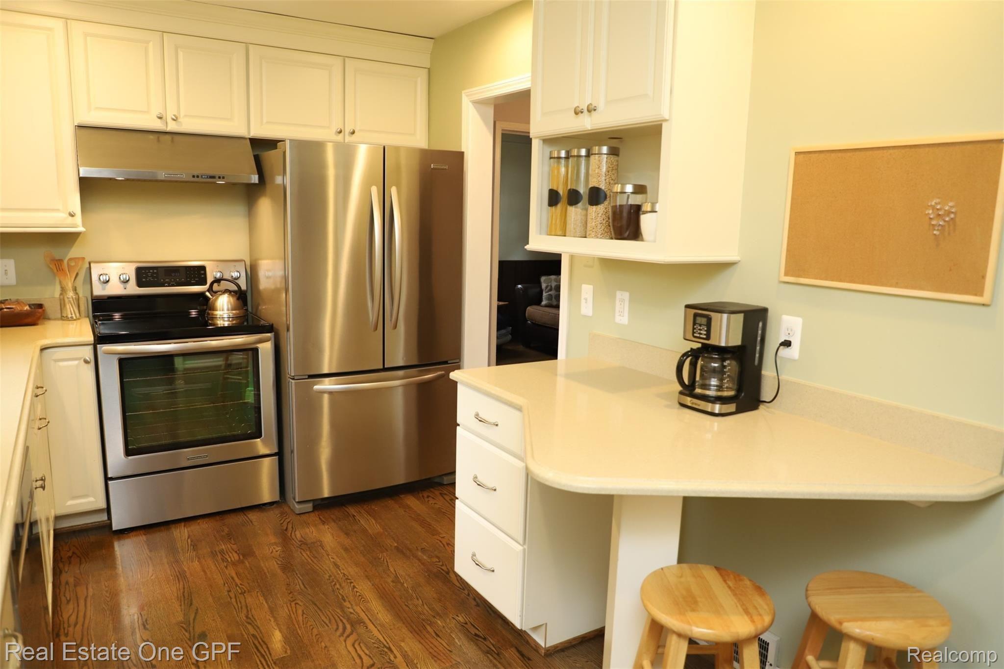 1864 Hawthorne Road Grosse Pointe, MI 48236 - Photo 13 of 30 13 IMG_2071.JPG