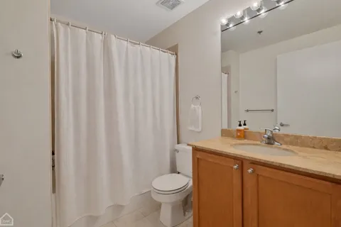 $385,000 | 210 South Desplaines Street, Unit 404, Chicago, IL 60661