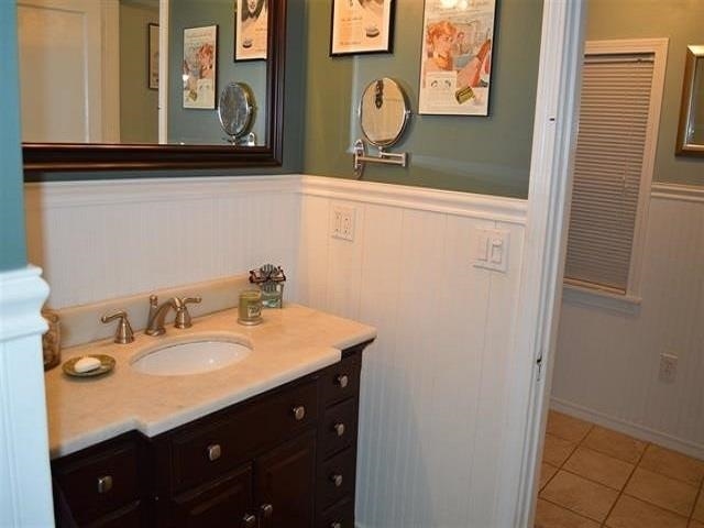 4 Troy Street Nashua, NH 03064 - Photo 9 of 21